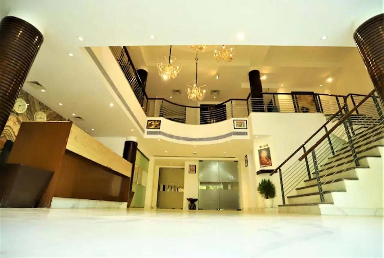 Hotel Arch International Kapas Hera