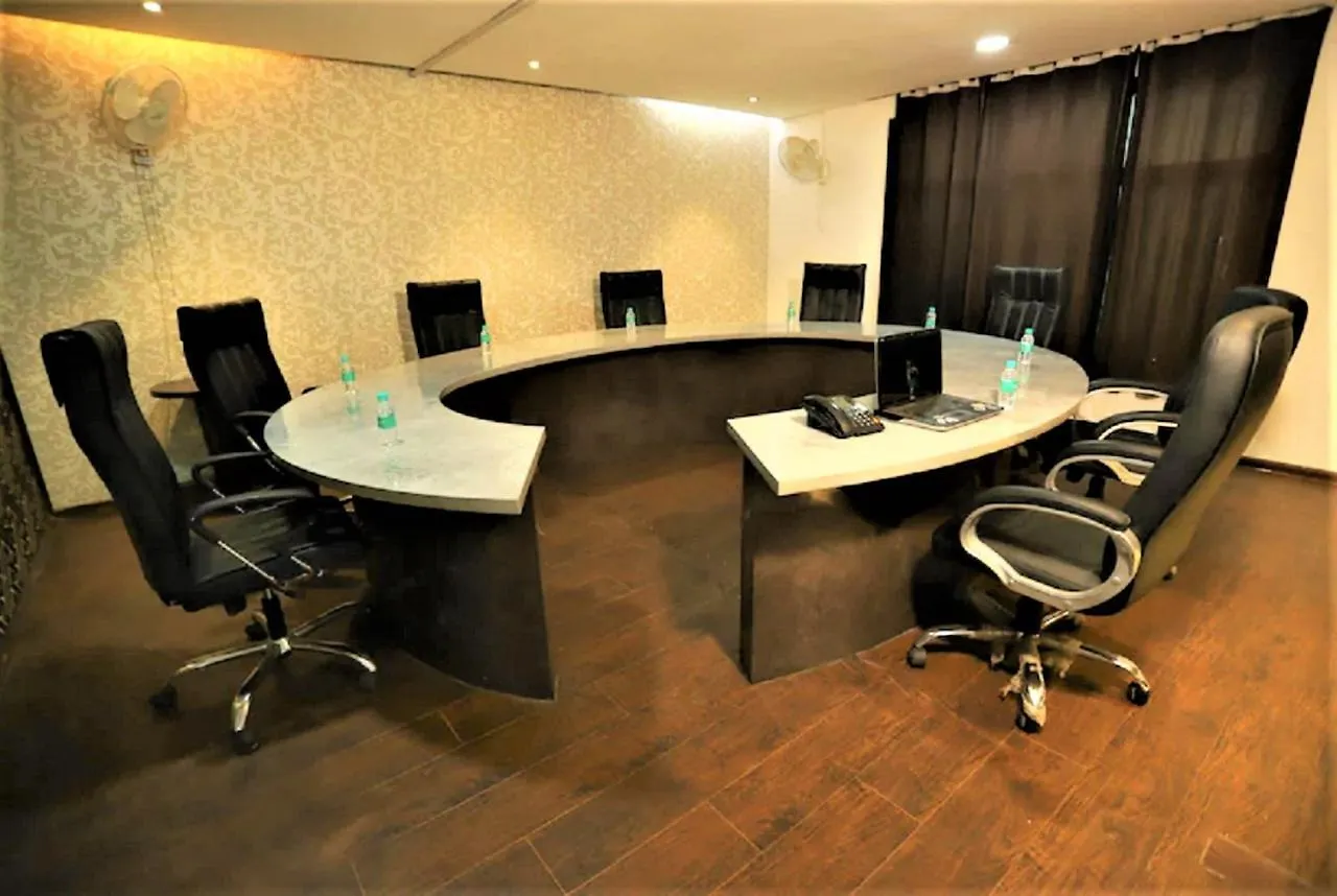 Hotel Arch International Kapas Hera